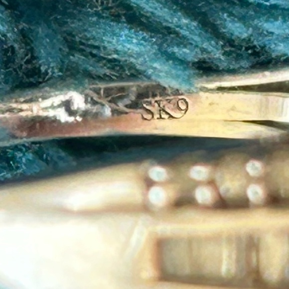 Sterling Silver 925 and small Diamond Ring - Picture 9 of 13